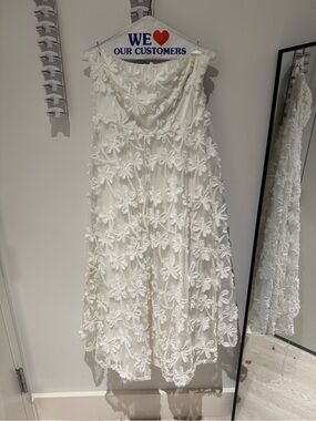Selfie Leslie Strapless White Floral Appliqué Dress